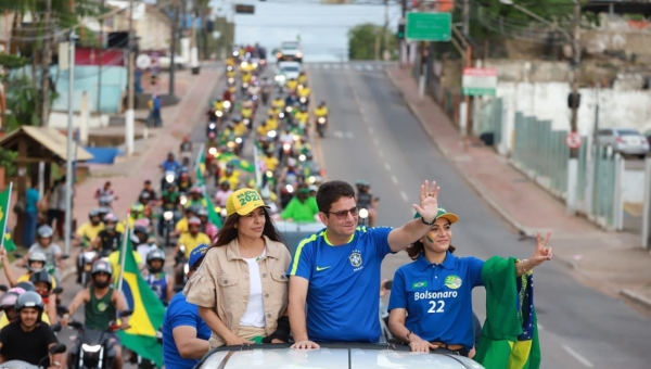 “Sou Bolsonaro de manhã, de tarde e de noite”, diz Gladson Cameli durante megacarreata em apoio à reeleição do presidente